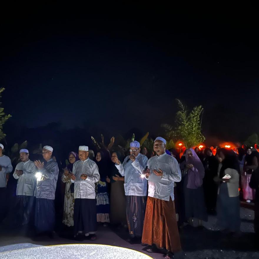 Sholawat Burdah Keliling Desa Bawahan Seberang: Penolak Bala dan Pengharap Berkah di Musim Kemarau